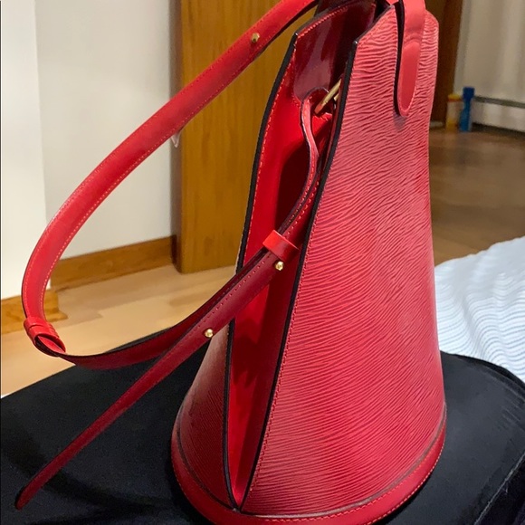 LV red shoulder bag (authentic) - Picture 7 of 14